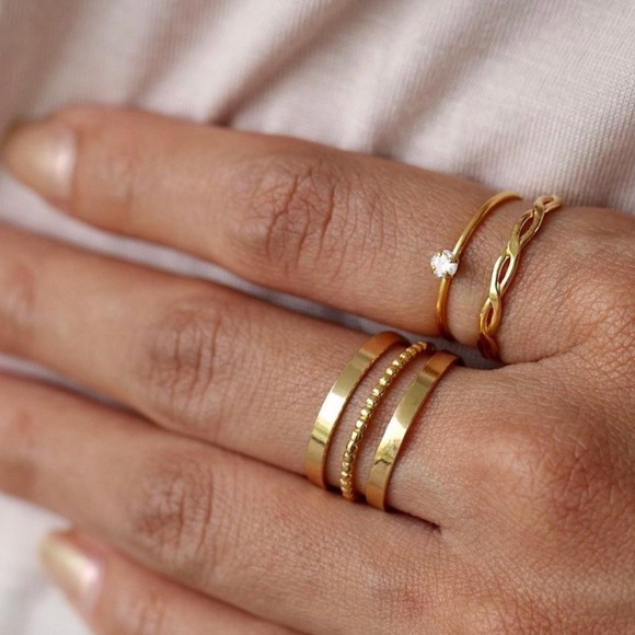 Minimalist 14k Gold Band - Picture 4 of 5